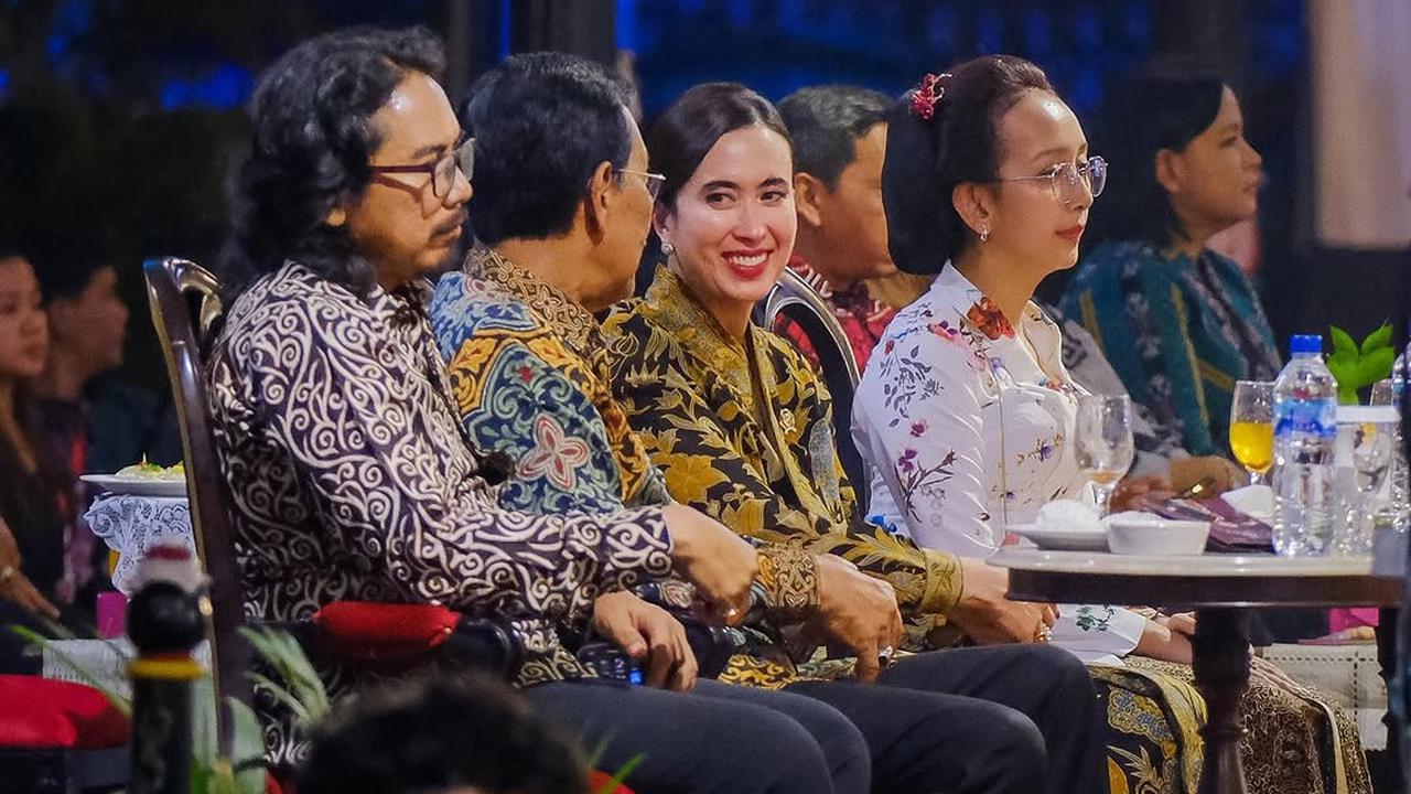 Potret Widiyanti Putri Wardhana Bersama Sri Sultan Hamengkubuwono X Hadiri Penutupan Pameran Parama Iswari
