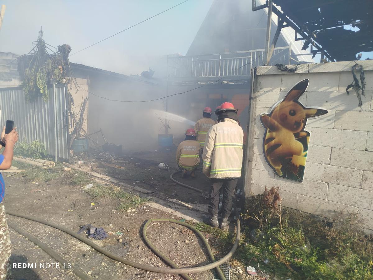 Kepolisian olah tkp gudang kembang api meledak. (Dokumentasi Polresta Denpasar).