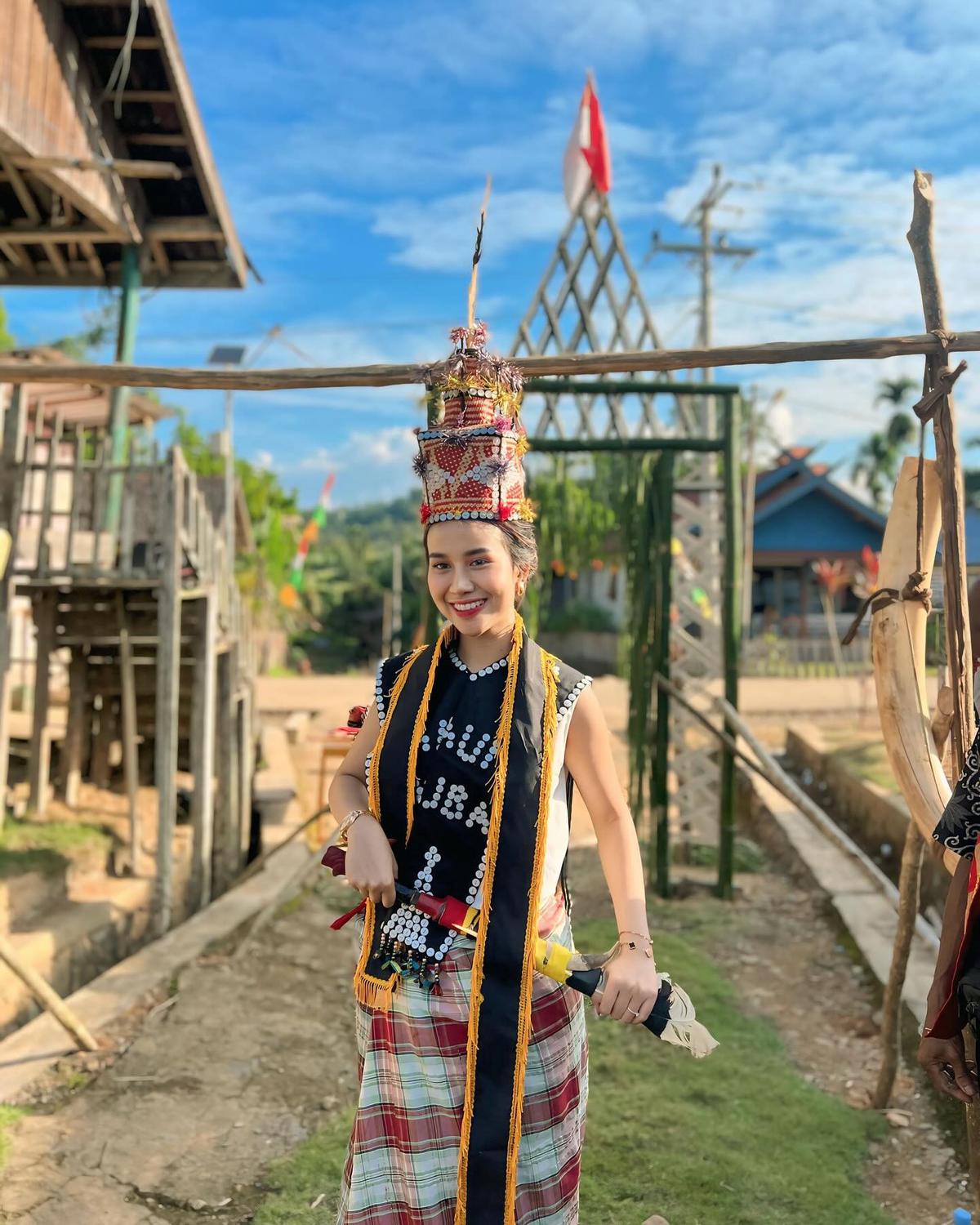 7 Potret Mayang Lucyana yang Makin ke Sini Makin Dipuji, Sibuk Syuting hingga Magang di Gedung DPR