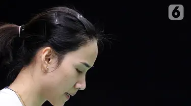 Pebulutangkis tunggal putri Thailand, Nitchaon Jindapol saat melawan Carolina Marin (Spanyol) pada babak pertama Indonesia Masters 2020 di Istora GBK, Jakarta, Rabu (15/1/2020). Nitchaon Jindapol kalah 13-21, 15-21. (Liputan6.com/Helmi Fithriansyah)