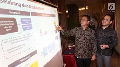 Dirut Mandiri Manajemen Investasi (MMI), Alvin Pattisahusiwa (kiri) dan Executive Vice Director Head of Alternative Investment & Product Division MMI, Nugroho Prasetyo (kiri) memberikan paparan di Jakarta, Kamis (18/10). (Liputan6.com/HO/Wawan)