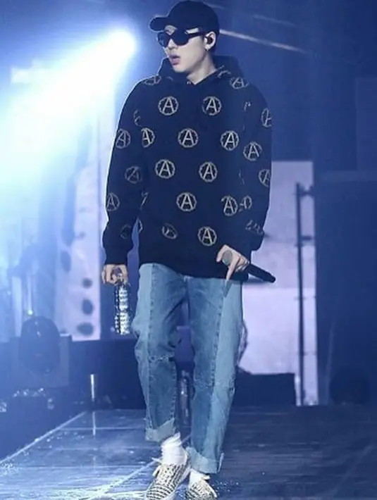 Tak diketahui isi surat itu seperti apa, namun sepertinya cukup bermakna. Terbukti Zico sampai terinspirasi darinya. (Instagram/w_zico)