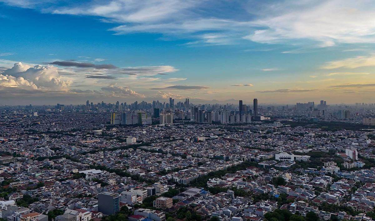 FOTO: Melihat Senja saat Langit Jakarta Cerah di Kawasan JIS