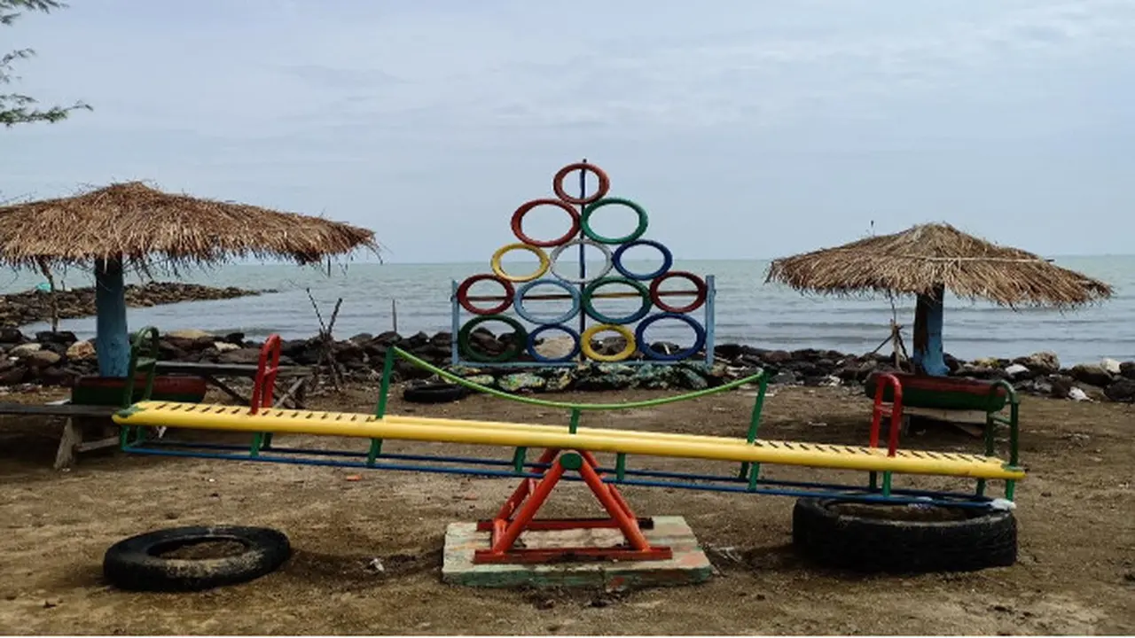 Melihat Wajah Baru Pantai Tirta di Indramayu