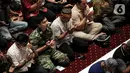 Sejumlah jemaah memanjatkan doa saat pelaksanaan salat gaib di Masjid Istiqlal, Jakarta, Jumat (10/2/2023). Salat gaib tersebut dilakukan untuk mendoakan para korban gempa di Turki dan Suriah. (Liputan6.com/Faizal Fanani)