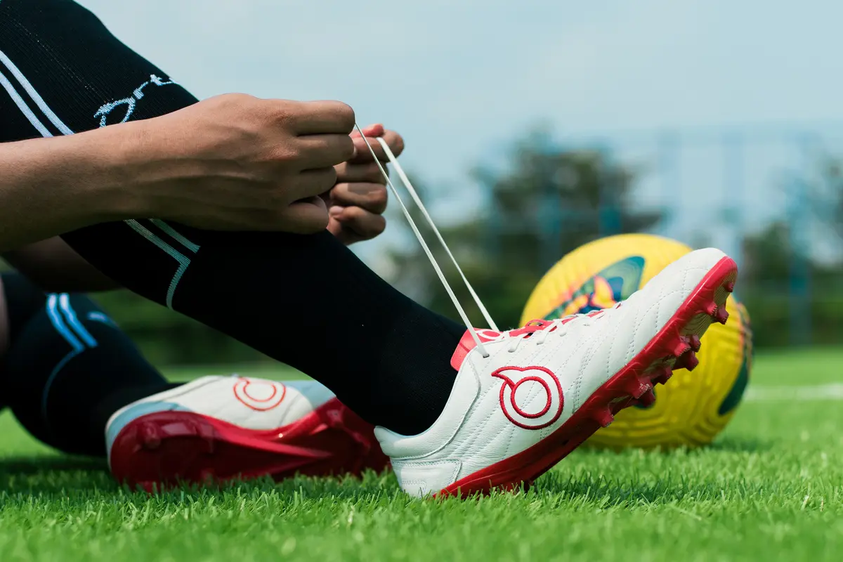 Gaya Klasik Modern pada Koleksi Sepatu Sepak Bola, Bisa Main Bebas Minim Cedera Seperti Zaman Dulu