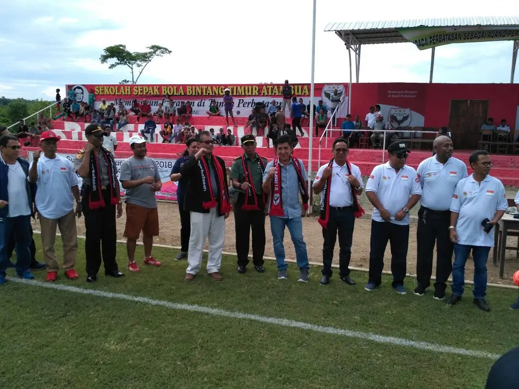 Kemenpora menggelar pertandingan sepak bola persahabatan di perbatasan RI dan Timor Leste (dok: Kemenpora)