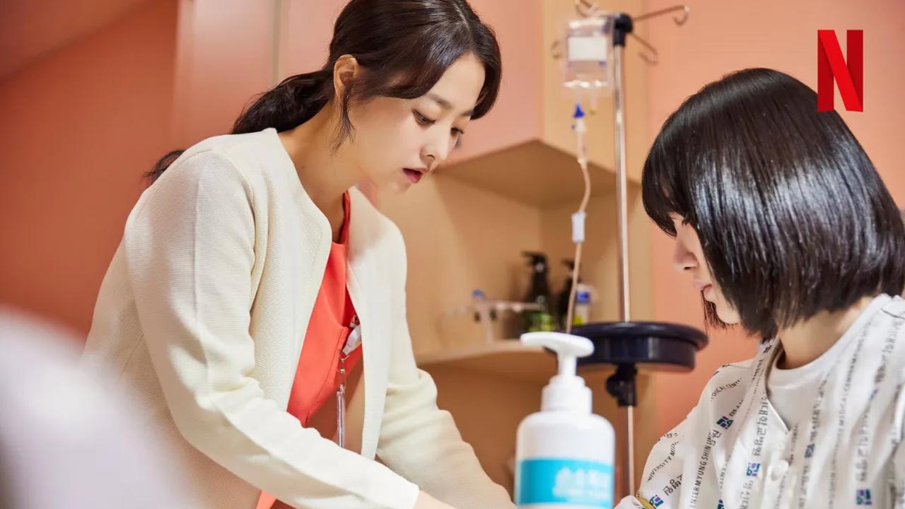 Bagi Jung Da-Eun, pengalaman ini merupakan tantangan baru yang harus dihadapinya. Meski sulit, ia berusaha beradaptasi dengan situasi yang serba sulit.