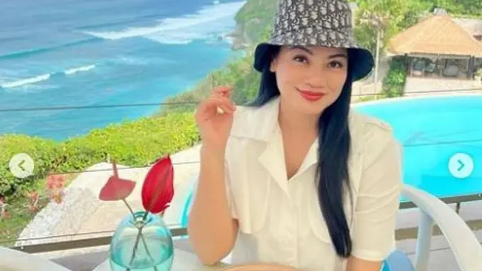 Titi Kamal Layak Diberi Sebutan Social Butterfly Lihat Penampilanya