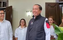 Potret Jokowi dan Kuasa Hukum 'Tenteng' Ijazah Asli UGM ke Kantor Polisi
