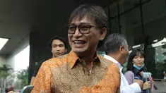 Andi Zulkarnain Mallarangeng alias Choel Mallarangeng usai menjalani pemeriksaan penyidik KPK, Jakarta, Kamis (1/12). Choel Mallarangeng diperiksa sebagai tersangka kasus dugaan korupsi proyek P2SON di Hambalang pada 2010-2012. (Liputan6.com/Helmi Afandi)