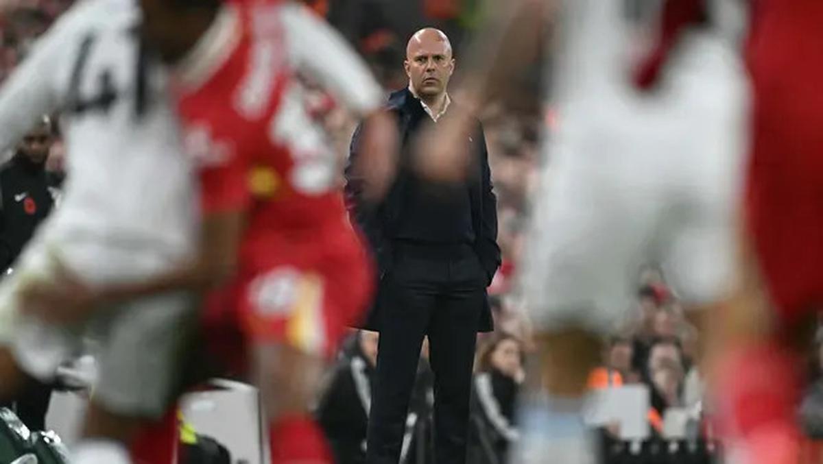 Memahami Perbedaan Peran Pelatih Kepala Vs Manajer dalam Sepak Bola Modern