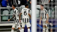 Federico Chiesa merayakan setelah mencetak gol pembuka Juventus pada Liga Champions kontra Chelsea di stadion Allianz, Rabu, (29/9/2021). (AP Photo/Antonio Calanni)