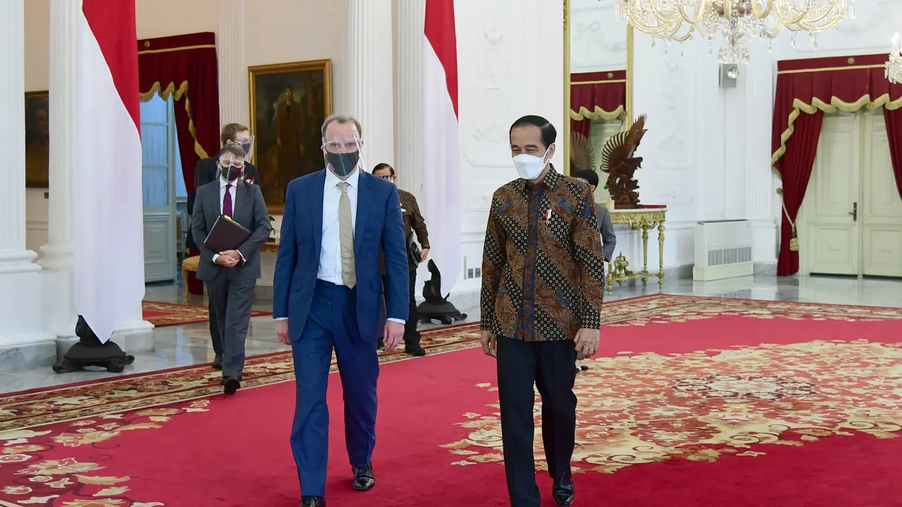 Pertemuan Menteri Luar Negeri Inggris Dominic Raab dan Presiden RI Joko Widodo pada Rabu (7/4/2021). (Photo credit: Kedutaan Besar Inggris via Twitter)