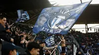 Para penggemar San Jose Earthquakes mendukung tim mereka selama pertandingan melawan Inter Miami CF di PayPal Park pada 14 Mei 2025 di San Jose, California.(Lachlan Cunningham/Getty Images via AFP)