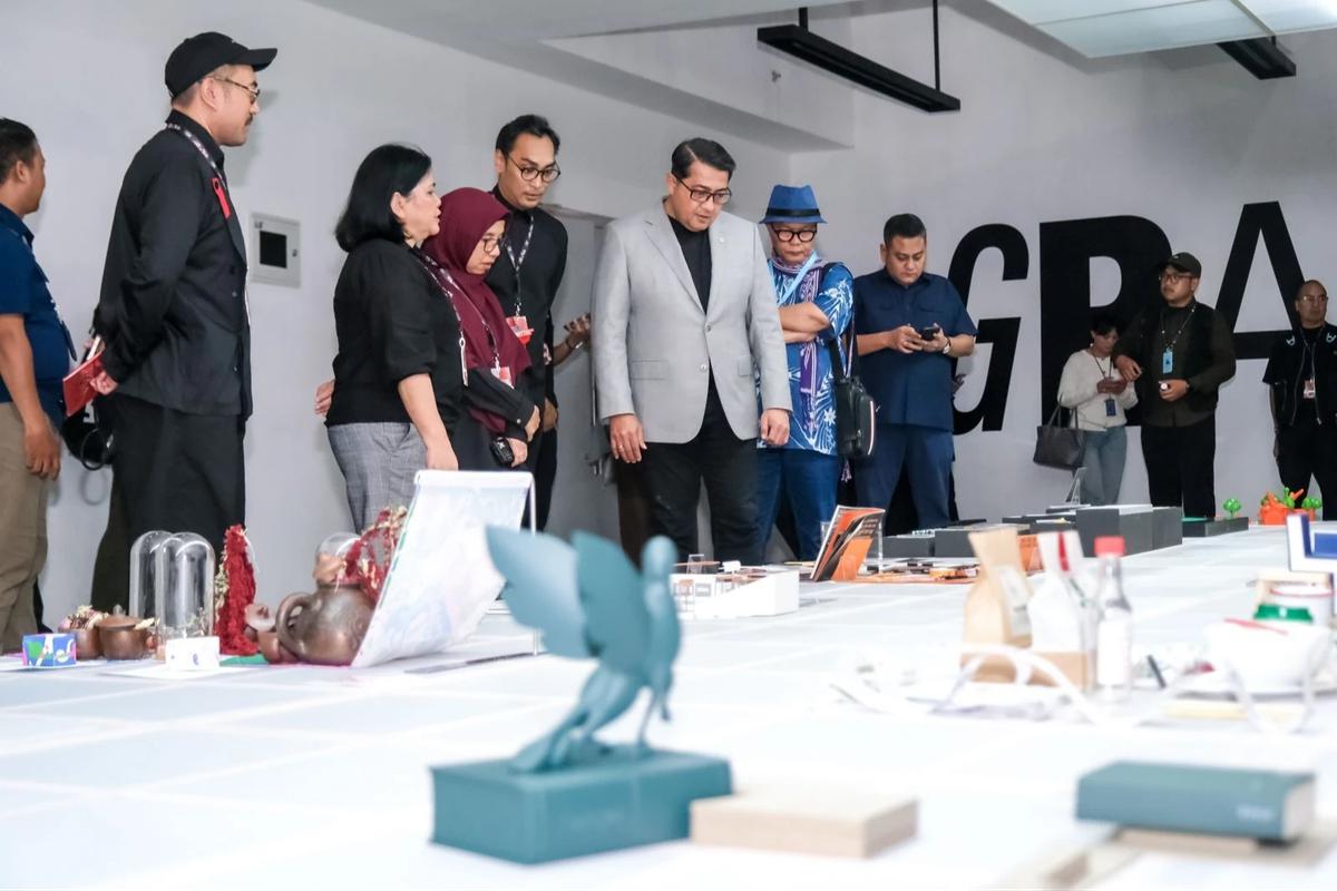 Menteri Ekonomi Kreatif/Kepala Badan Ekonomi Kreatif Teuku Riefky Harsya secara resmi membuka ADGI (Asosiasi Desain Grafis Indonesia) Design Week 2025.