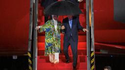 Erdogan tiba di Indonesia bersama Ibu Negara Turki Emine Erdogan sekitar pukul 18.49 WIB. (BAY ISMOYO/AFP)
