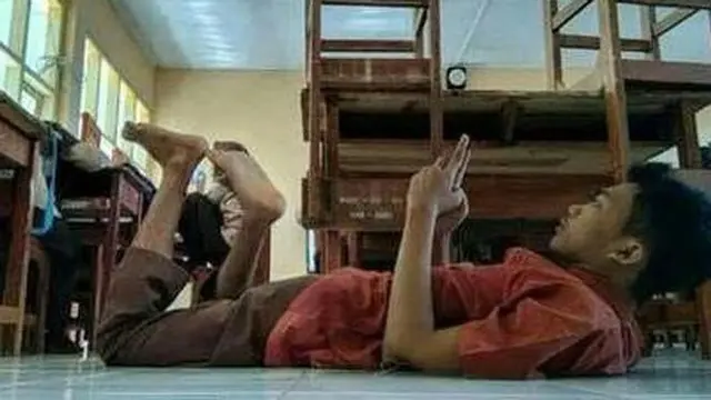 9 Potret Tangan dan Kaki Orang 'Ngebug' Ini Bikin Bingung Lihatnya