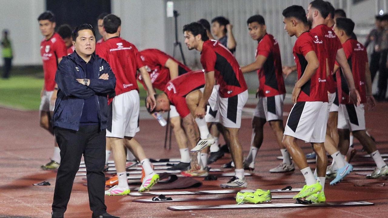 FOTO: Erick Thohir Pantau Langsung Latihan Timnas di Senayan