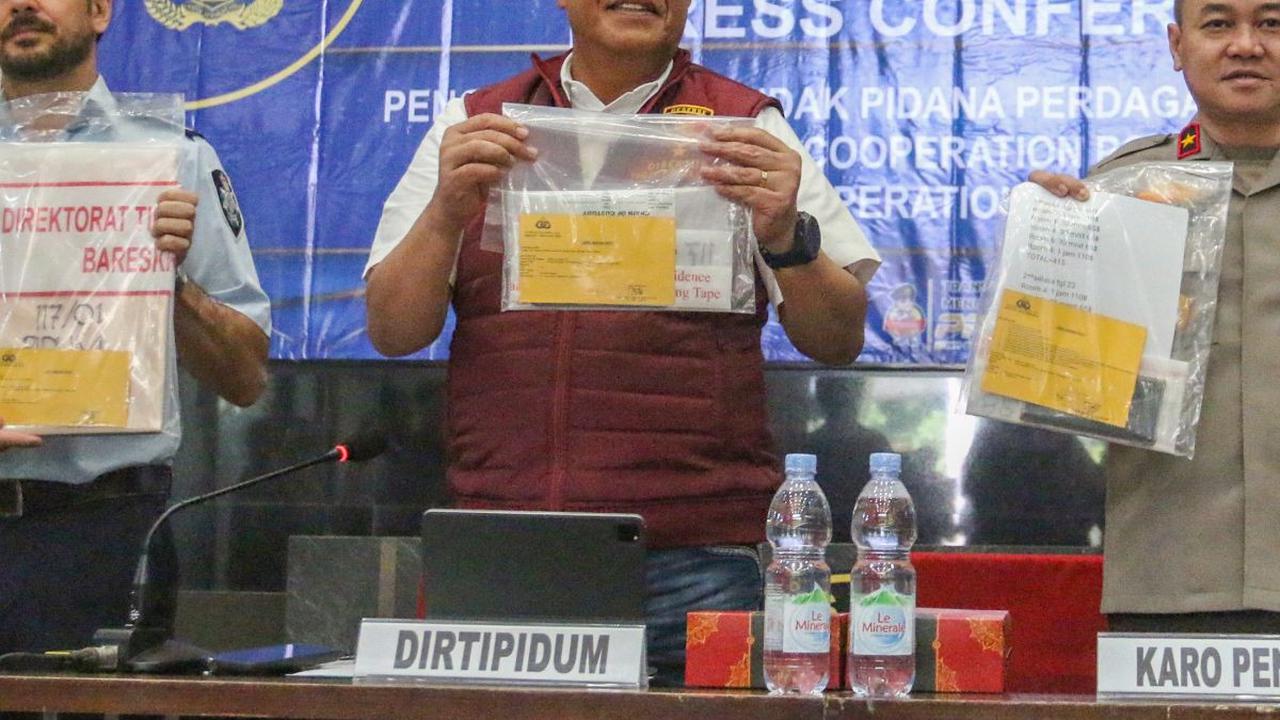 Sementara itu, satu orang tersangka lainnya berinisial SS alias Batman ditangkap oleh kepolisian Australia 10 Juli 2024 di Sidney Australia.