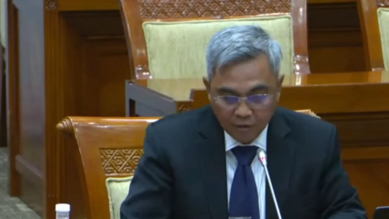 Calon Pimpinan (Capim) Komisi Pemberantasan Korupsi (KPK) Setyo Budianto saat mengikuti uji kelayakan atau fit and proper test di hadapan Komisi III DPR RI.