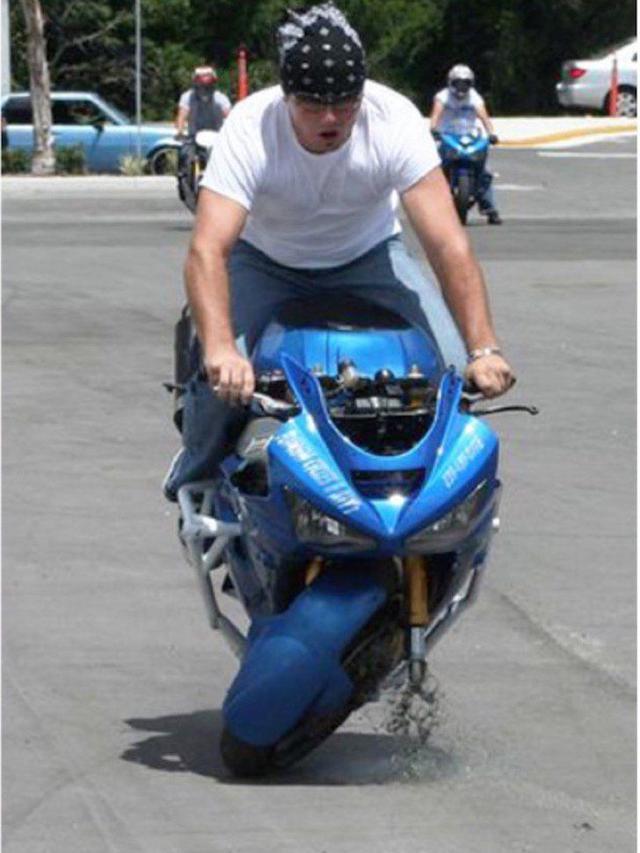 7 Potret Orang Saat Alami Momen Apes, Ekspresinya Kocak