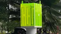 Lightstick raksasa NCT di ICE BSD jelang konser tur dunia NCT 127 2nd Tour Neo City-The Lin pada hari kedua penukaran tiket (03/11/22) (source: @nctzenbase)