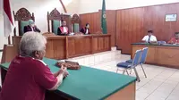 Sidang gugatan balik keluarga Siti Rokayah alias Amih (83), ibu digugat anak kandung Rp 1,8 M, di Pengadilan Negeri Garut, Jawa Barat. (Liputan6.com/Jayadi Supriadin)