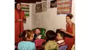 Melanie Martins saat bermain dan belajar bersama anak-anak di Maroko, sifat cinta anak ini juga dimiliki Ronaldo. (Foto/Instagram)