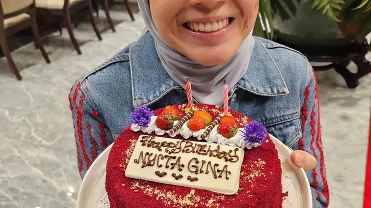 8 Potret Nycta Gina Rayakan Ultah Sederhana, Awet Muda di Usia 40 Tahun