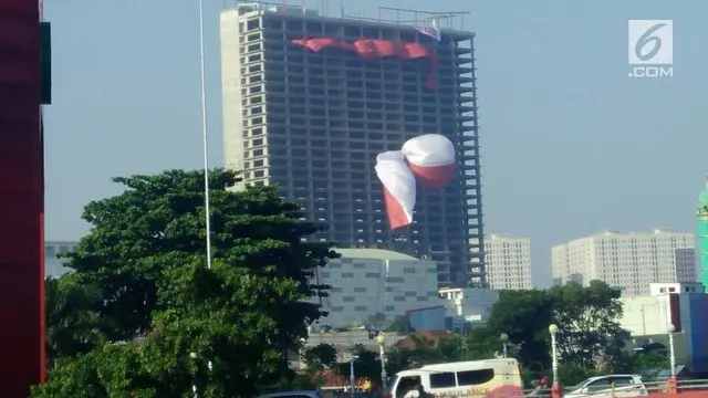 Bendera Merah Putih raksasa berukuran 50x75 meter gagal berkibar di salah satu gedung apartemen Kota Tangerang.