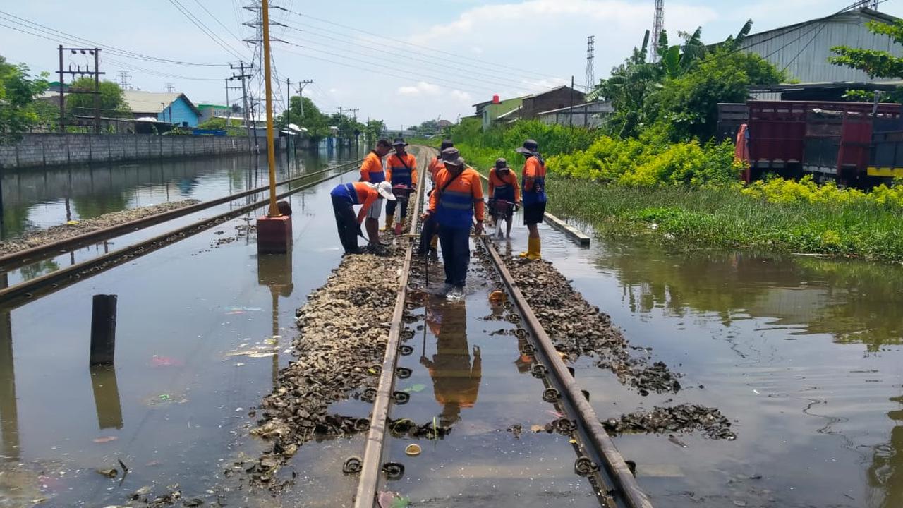 Antisipasi Banjir, Jalur Rel Perlintasan Kaligawe Semarang Ditinggikan 30 cm