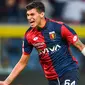 Pemain Genoa, Pietro Pellegri merayakan golnya ke gawang Lazio pada lanjutan Serie A Italia di Luigi Ferraris Stadium, Genoa, (17/9/2017).  Lazio menang 3-2. (Simone Arveda/ANSA via AP)