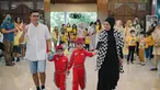 Kanaka dan Kalundra memakai kostum pembalap. Tya Ariestya berharap cita-cita kedua putranya sebagai pembalap tercapai. (Foto: Instagram/ tya_ariestya)