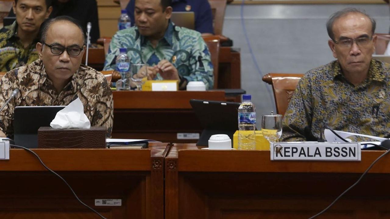 Dalam Rapat ini Komisi I DPR minta penjelasan rinci terkait perkembangan penanganan gangguan Pusat Data Nasional (PDN) yang telah dilumpuhkan hacker (peretas) sejak pekan lalu.  Foto: merdeka.com / Arie Basuki