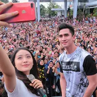 Begini kemesraan Bramasta dan Natasha Wilona di Acara Meet And Greet STJC bikin histeris.