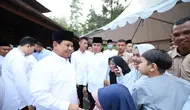 Menteri Pertahanan (Menhan) Prabowo Subianto menunaikan ibadah Salat Idul Adha 1445 H di Masjid Nurul Wathan yang terletak di Padepokan Garuda Yaksa, Hambalang, Bogor, Jawa Barat, Senin (17/6/2024).