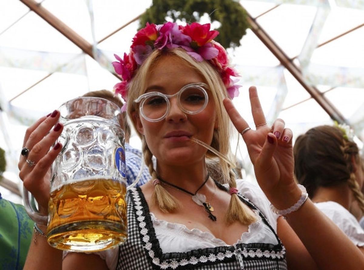 Intip gadis-gadis seksi Munich meriahkan pembukaan Oktoberfest