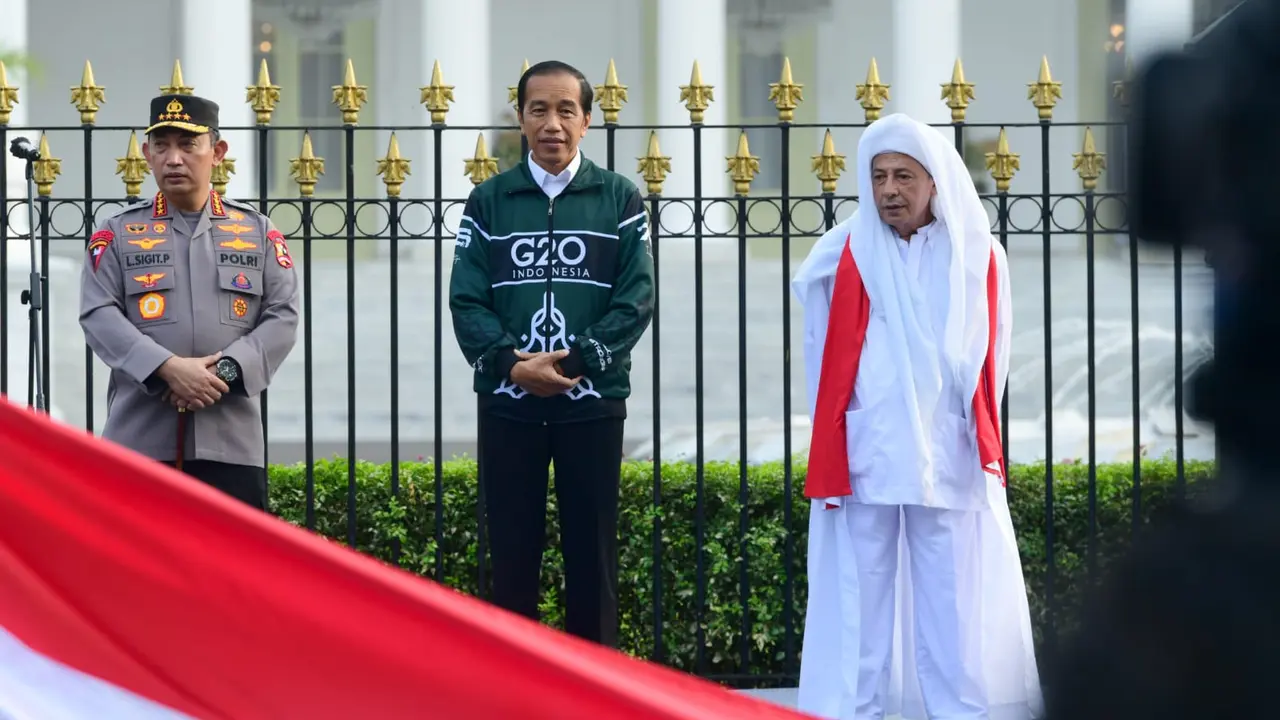 Anggota Dewan Pertimbangan Presiden (Wantimpres) Habib Luthfi bin Yahya (kanan). (Foto: Biro Pers Sekretariat Presiden)