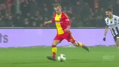Kecerobohan kiper yang maju jauh dari gawang dimanfaatkan oleh Marcel Ritzmaier untuk buahkan gol jarak jauh. (BallBall Video)