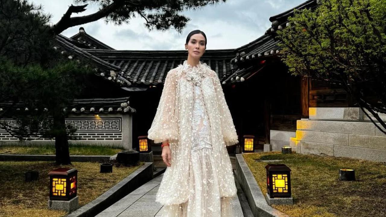 6 Potret Cantik Marsha Timothy, Tampil Bak Putri Bangsawan dengan Set Lace di Korea Selatan