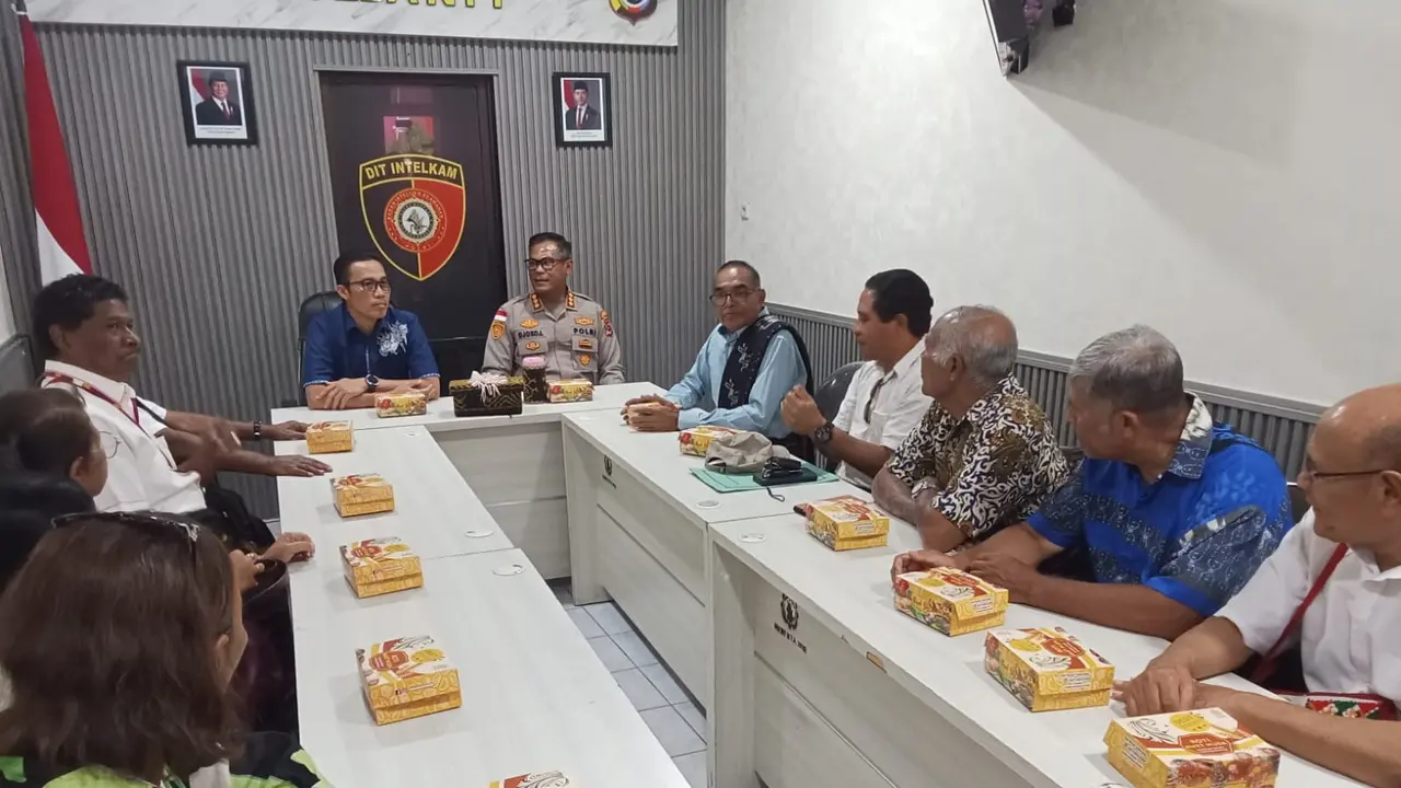 Warga Ngada audiensi dengan Polda NTT terkait PTDH Kompol Cosmas