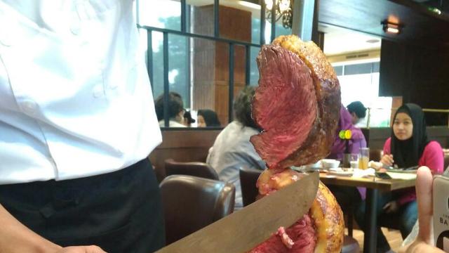Unik, Hidangan Daging Brazil Non-Stop Hingga Lampu Merah Menyala
