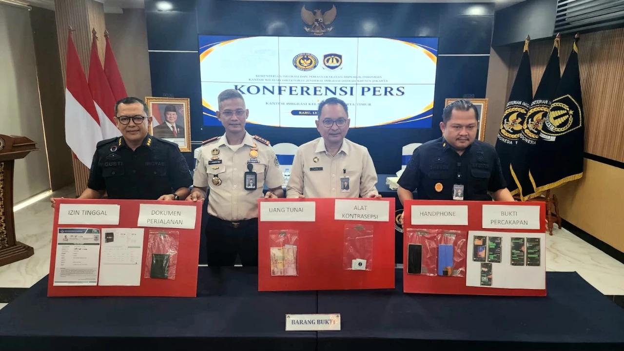 Imigrasi Jaktim Bongkar Prostitusi Online WNA Maroko, Tarif Kencan Capai Rp5 Juta