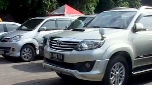 [VIDEO] Tak Hanya Mobil Murah, Mobil Mewah Juga Antre RFID