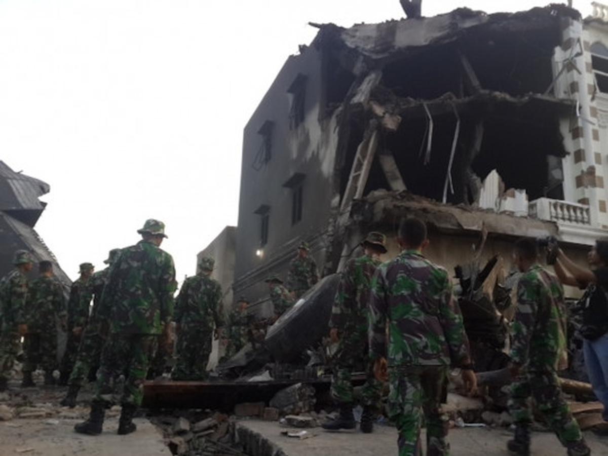 Puing Hercules mulai dibersihkan