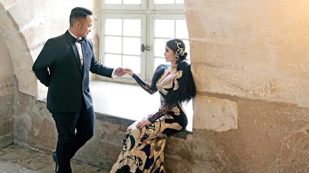 Momo Geisha dan suaminya, Nicola Reza [foto: www.instagram.com/therealmomogeisha]