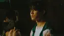 Tak ketinggalan, leader Even of Day yakni Dowoon yang tampil karismatik di video klip tersebut. Berbeda dari pembawaan alaminya yang ceria dan supel, kali ini ia mengedepankan perasaan galau. (JYP Entertainment)