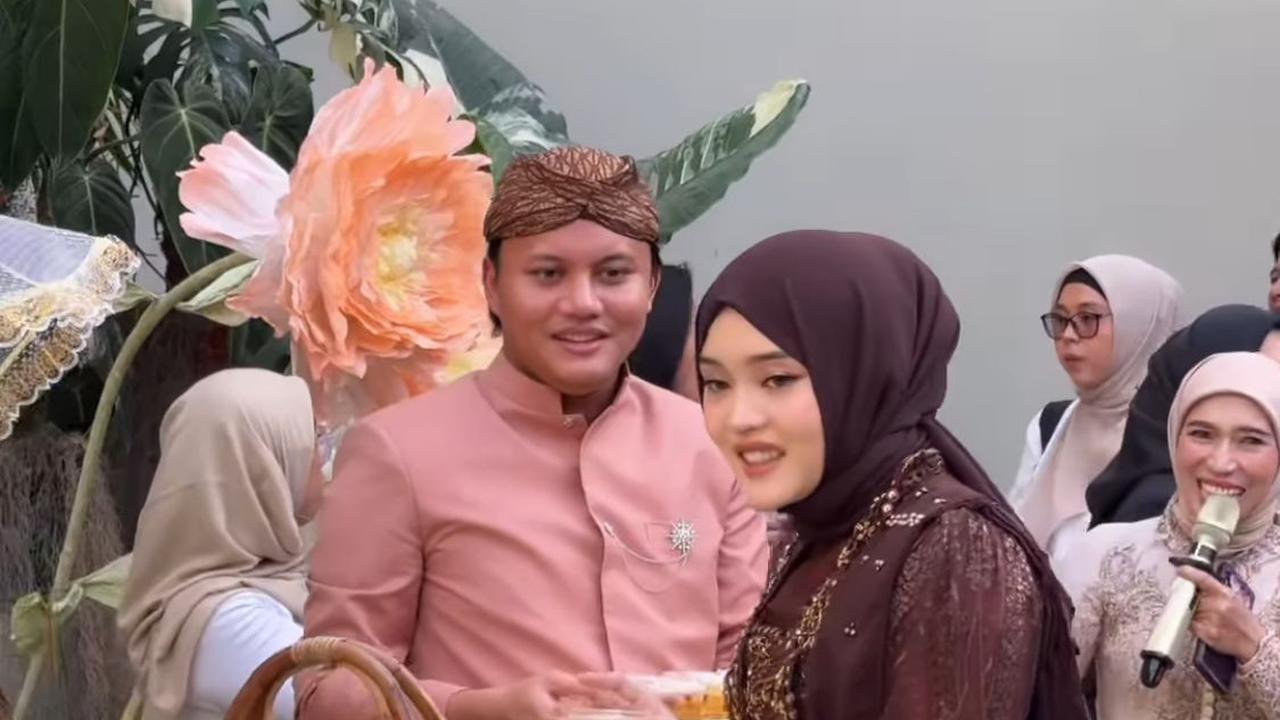 Elegan dalam Kebaya Cokelat, Putri Delina Tampil Memesona di Tasyakuran Mahalini