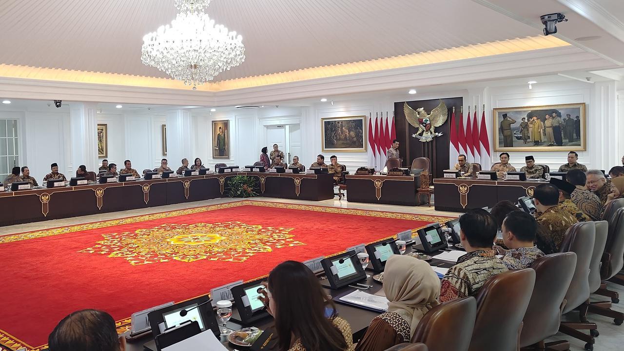 Presiden Prabowo pimpin sidang kabinet perdana